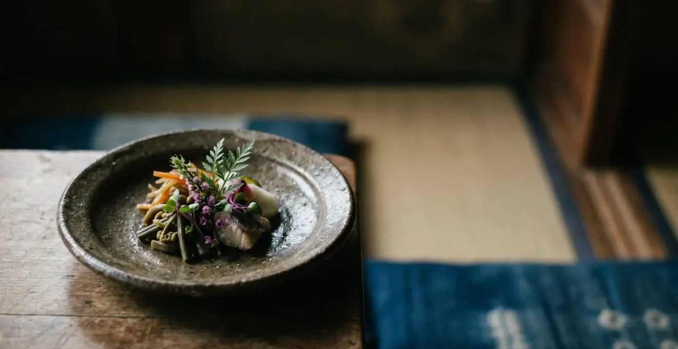 Amuse-bouche otoshi présenté dans une céramique artisanale japonaise